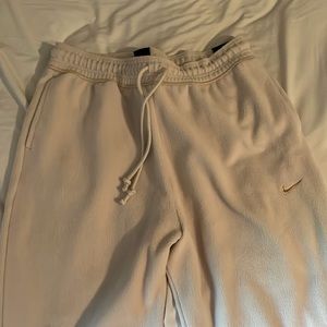 NIKE women’s Therma Fit Joggers